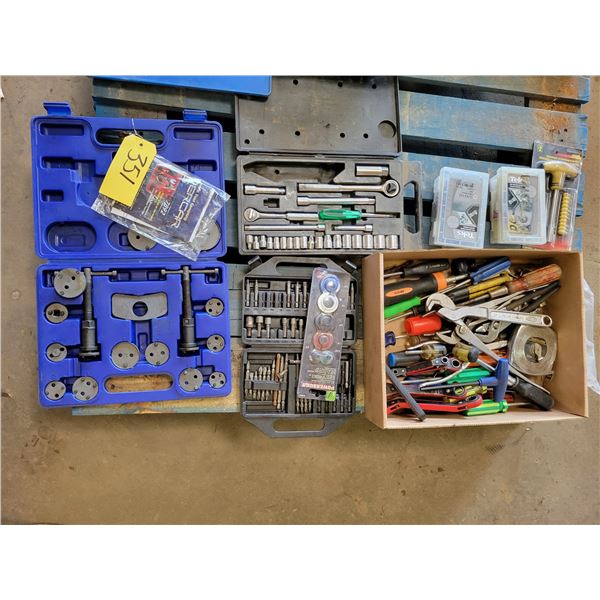 Fuel/trans line disconnect set & qty of tools