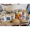 Image 1 : Cleaning supplies