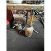 Image 2 : Table, paint sprayer misc.