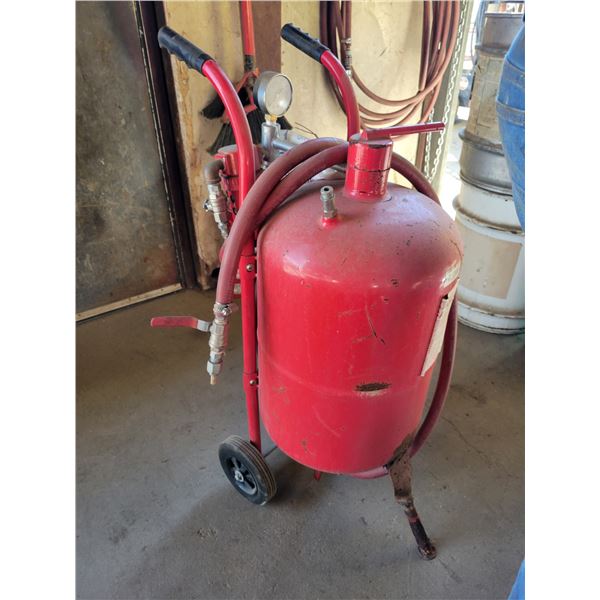 Sandblasting air tank