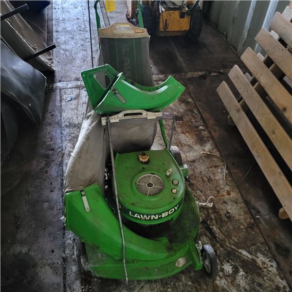 Lawn-Boy Deluxe lawn mower, 21 inch