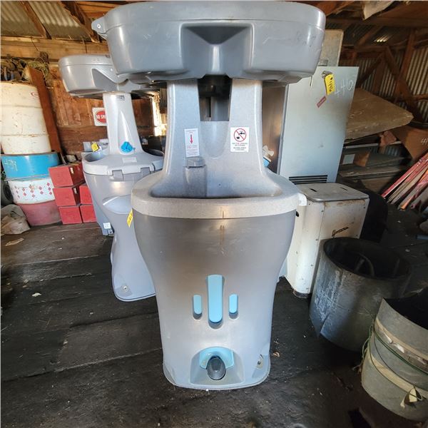 Double sided hand wash station