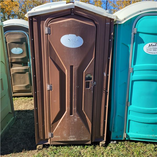 Porta Potty c/w hand sanitizer dispenser & TP dispenser, no urinal (has some damage)