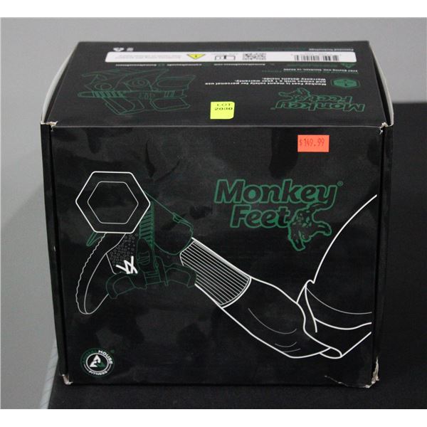 SET OF MONKEY FEET DUMBELL HEEL ATTACHMENTS