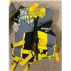 Image 3 : Group of 5 HyperLite Fun Co. lifejackets for child