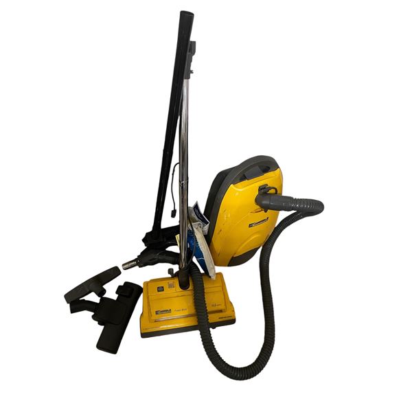 Kenmore vacuum cleaner with attachments & carpet head attachment & extra bags