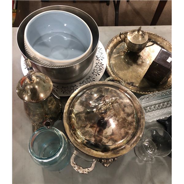 Group of kitchenware