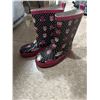 Image 2 : Group lot - misc. blankets/ boots/ clothes & artwork