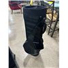 Image 2 : Gray collapsible storage bin with Pro Select golf clubs bag