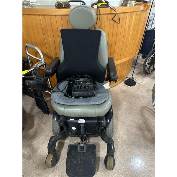 Quantum Electric mobility chair with battery charger