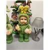 Image 2 : Group of décor - Comes/ Easter décor piece/ 2 book shaped vases