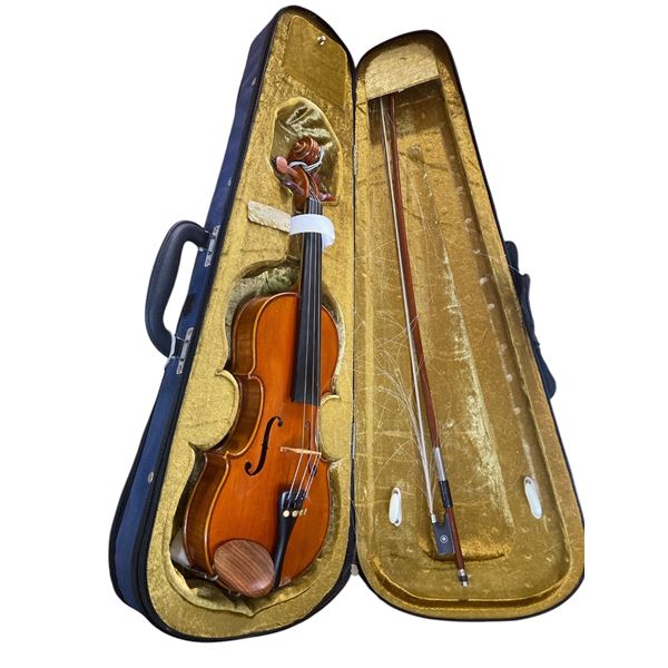 Vintage violin with hardcase