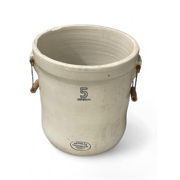 Medalta Imperial 5 Stoneware - 15x13.5"