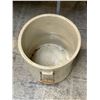 Image 2 : Medalta Imperial 5 Stoneware - 15x13.5"