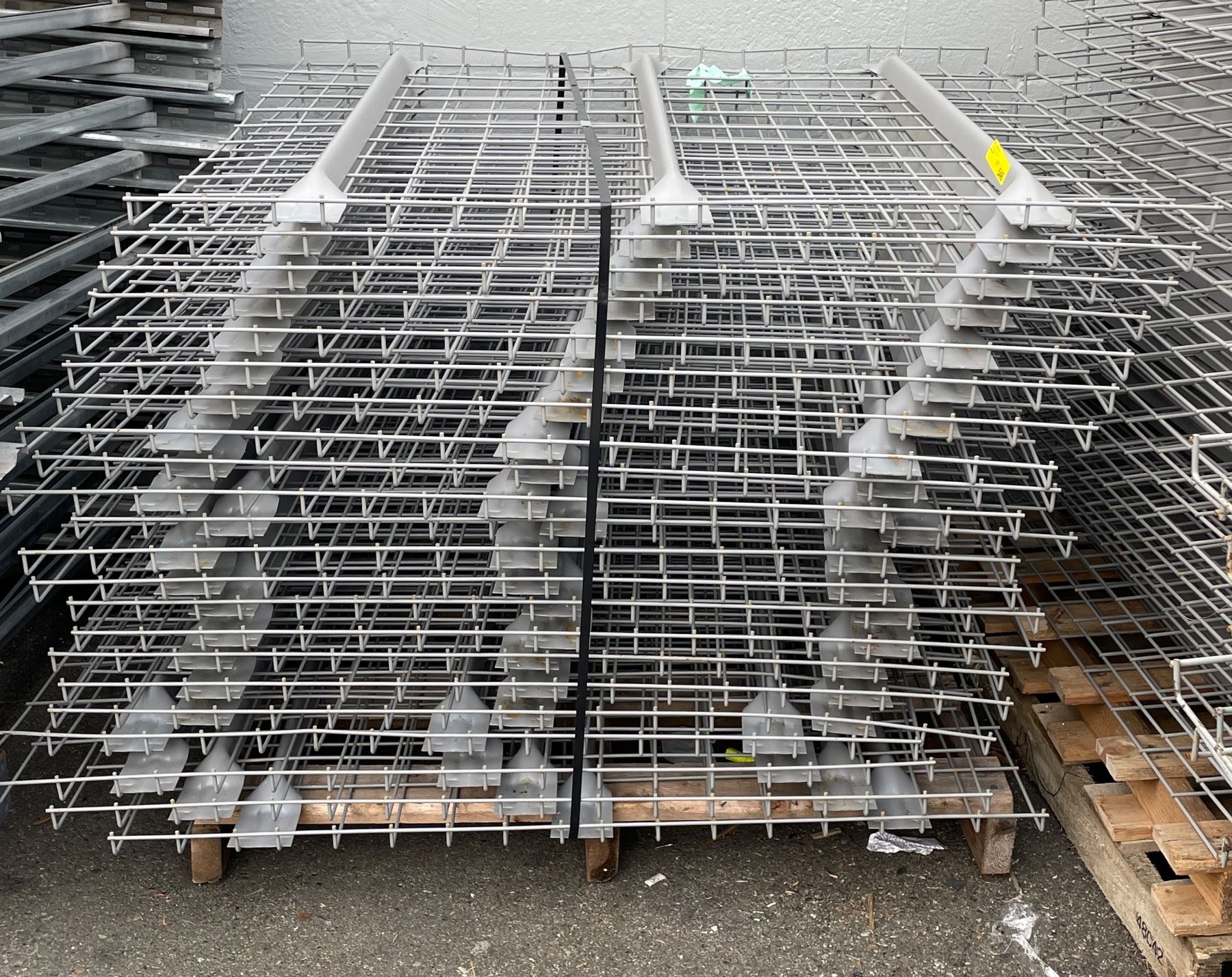 Pallet lot - 4x4' Wire shelf racking panels