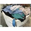 Image 2 : Pallet full of assorted clothing - approx. 300pcs