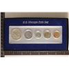 Image 1 : US VINTAGE COIN SET: IN HARD PLASTIC HOLDER AND