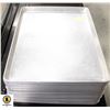 Image 1 : STACK OF 20 ALUMINUM BUN PANS