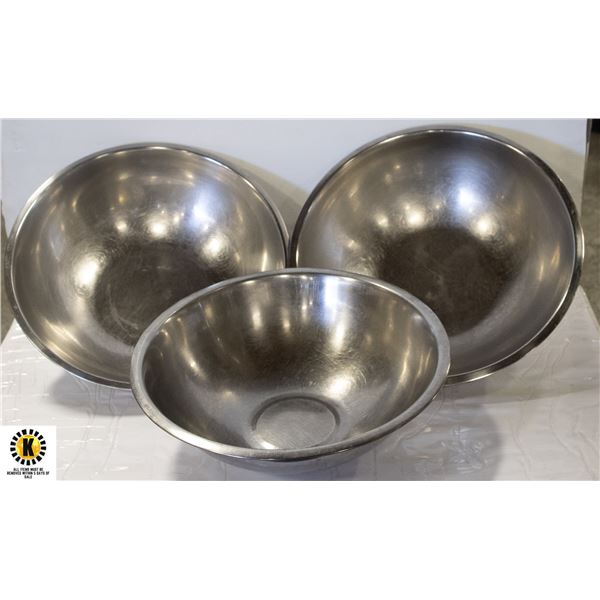 3 LARGE STAINLESS MIXING BOWLS