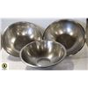 Image 1 : 3 LARGE STAINLESS MIXING BOWLS