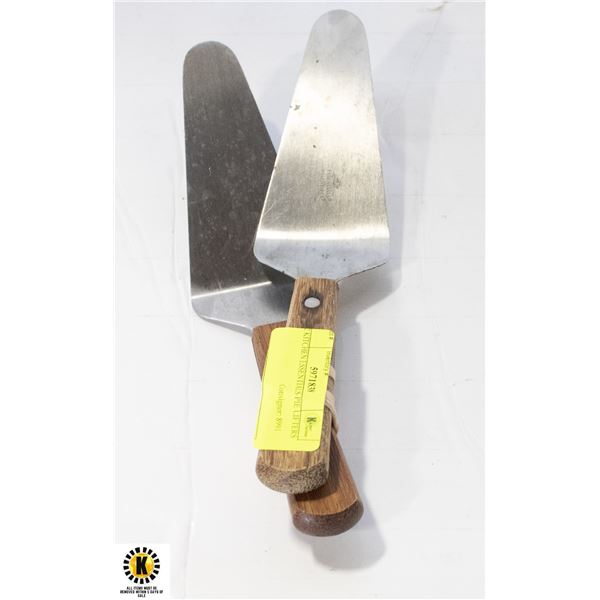 2 KITCHEN ESSENTIALS PIE LIFTERS