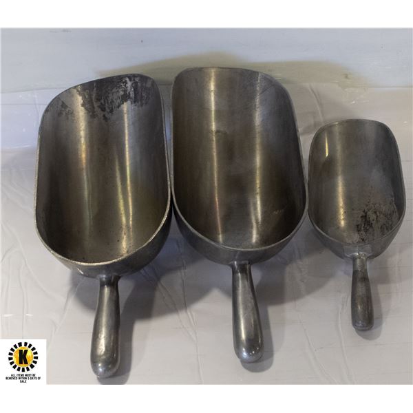 3 ICE SCOOPS, 2 LARGE, ONE SMALL