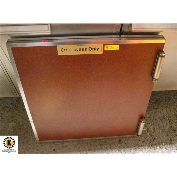 COUNTER HEIGHT SALOON DOOR W/ HINGES