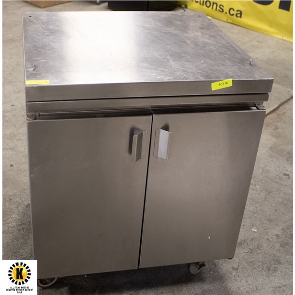 S/S EQUIPMENT STAND ON CASTORS W/ PULL OUT WORK