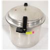 Image 1 : WEAREVER 22 QT. PRESSURE CANNER