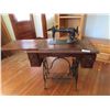 Image 1 : Vintage Treadle Sewing Machine