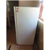 Image 3 : Hot Point Fridge 56'' H x 27'' x 24'' W 