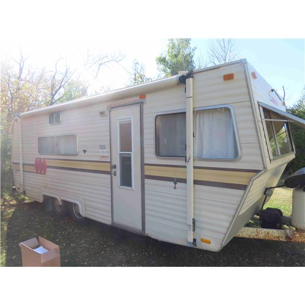Triple E 2300 Classics 23ft Bumper Hitch Tandem with 15ft Awning , Sleeps 4 , 