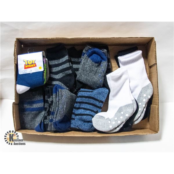 FLAT OF 16 PAIRS OF NEW CHILDRENS SOCKS