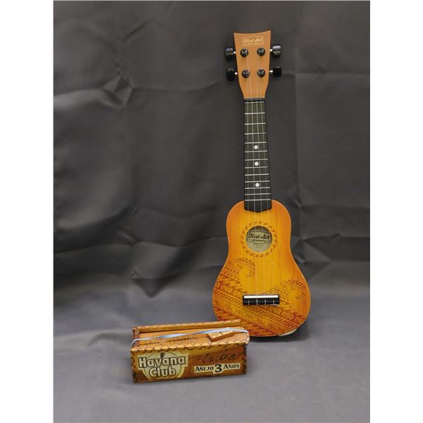 First Act Discovery Ukulele, Havana Club Wooden Domino Set