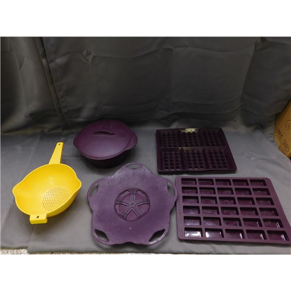 Epicure Lot of Dark Purple Silicone Baking Trays / Molds Waffle, Rectangle, Tray, Crock & Strainer