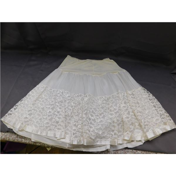 Vintage White Underskirt Lace Petticoat