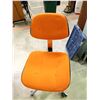 Image 3 : Vintage Mid Century Orange Fabric Button Back Rolling Office Chair