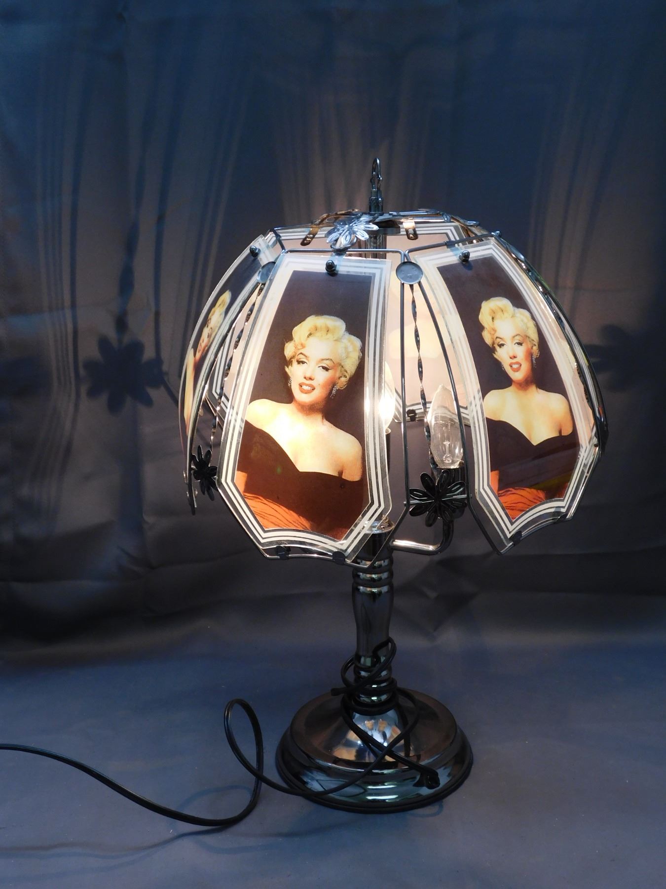 Glass Panel Marilyn Monroe Lamp 3-Bulb *works*
