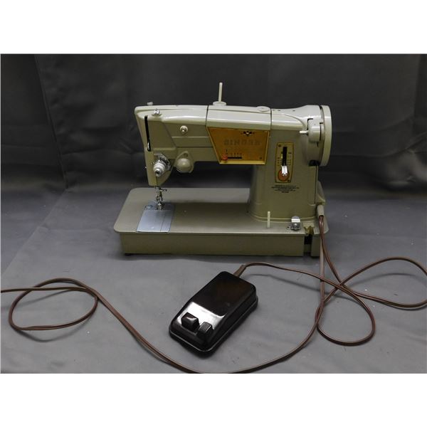 Singer JE258382 Sewing Machine