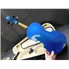 Image 9 : Cecilio Half Size Violin Electric Blue