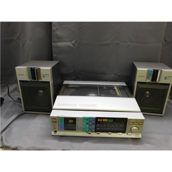 Lloyds Linear Track  Integrated Music System Turntable R805 and SP 77 WW 015 Speakers