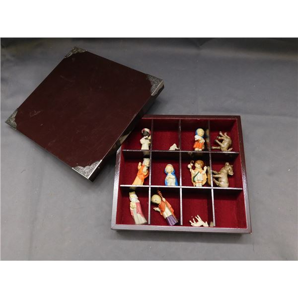 Curio Velvet Lined Presentation / Jewelry Trinket Box with Nativity Figurines