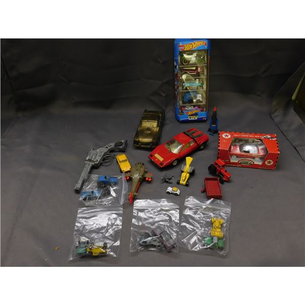 Lot of Assorted Toys Die Cast Cars, Hot Wheels, Etc