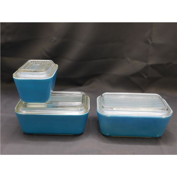 Lot of 3 Pyrex Fridge Storage Containers w Lids Blue