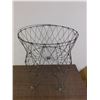 Image 2 : Collapsible Wire Farm Laundry Basket Bin Rolling Allied Product Co