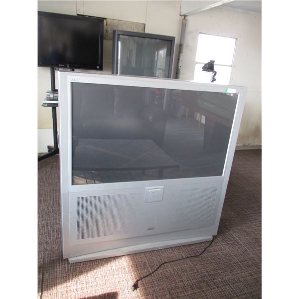 2002 48" JVC I'Art Pro Rear Projection TV Model# AV48WP30
