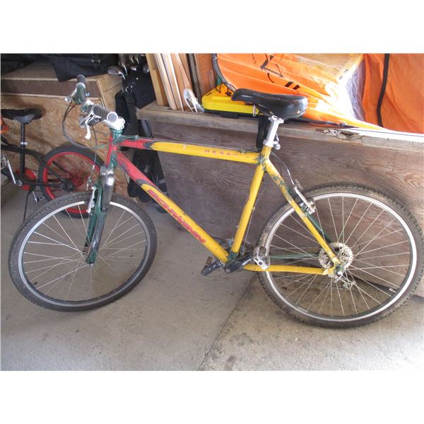 Mens Schwinn Mesa GSX Aluminum 24 Speed Mountain Bike, Front Shocks ( Paint Rough and Touched Up)