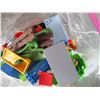 Image 6 : Pet Clinic Toy w/Accessories, Marble Run Game, Crayola Scribble Scruble & Toy Block Set