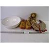 Image 1 : Dutch Clogs, Wineskin, White Bowl and Doll