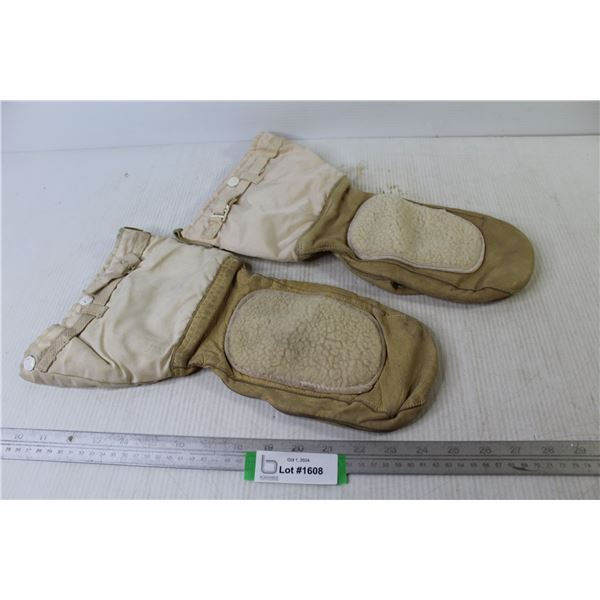 Canadian Army Extreme Cold Temp Mitts w/Weather Proof Outers (good condition)